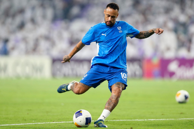 "Neymar em entrevista, falando sobre o ego no PSG e os desafios enfrentados pela equipe."