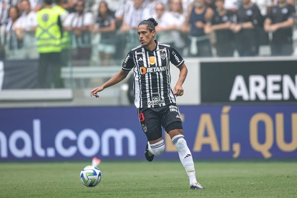 Futebol Vasco negocia e deve contratar zagueiro Mauricio Lemos do Atlético