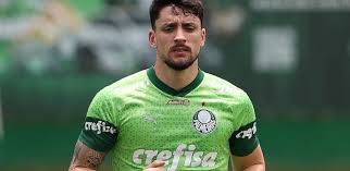 Retorno de Piquerez promete aumentar disputa na lateral esquerda do Palmeiras