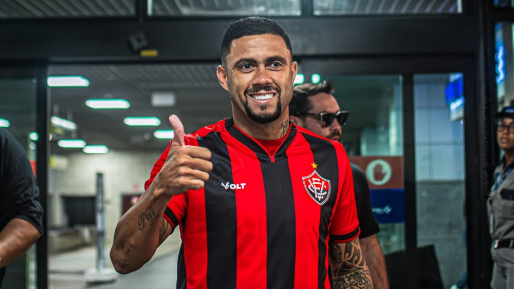 Futebol Wellington Rato chega a Salvador e é apresentado como novo atacante do Vitória
