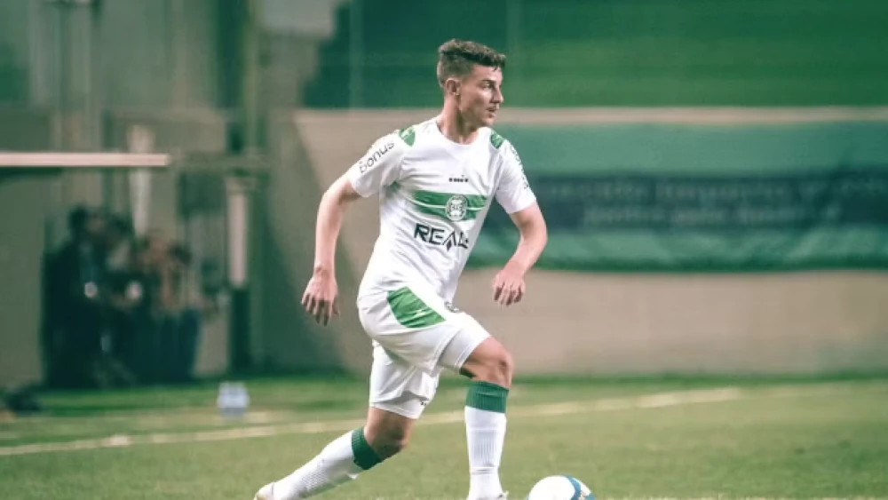 Atlético Mineiro Encaminha Contratação do Lateral Natanael, Destaque do Coritiba
