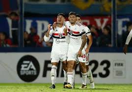 sao-paulo-vence-e-brilha-no-ataque
