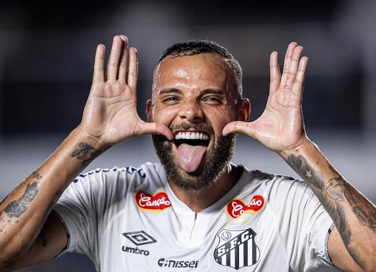 Guilherme, do Santos, é o jogador da Série A com mais gols em 2025