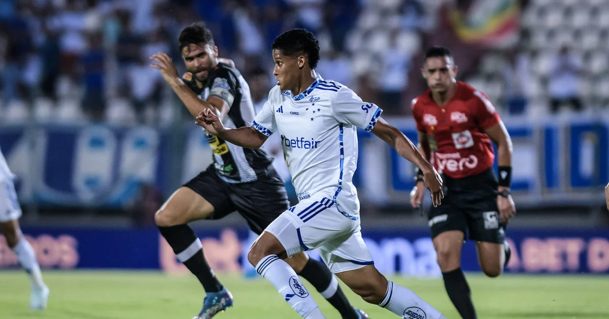 Athletico-PR anuncia contratação de atacante negociado pelo Cruzeiro